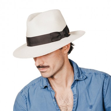 Belmont sombrero de hombre panamá color crema y cinta negro. Fernández y ROCHE